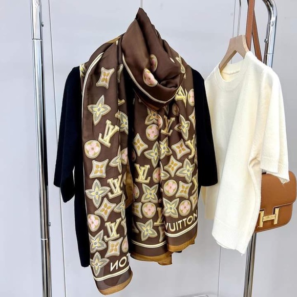 Branded Shawl with paper bag ❤️ - Picture 8 of 15